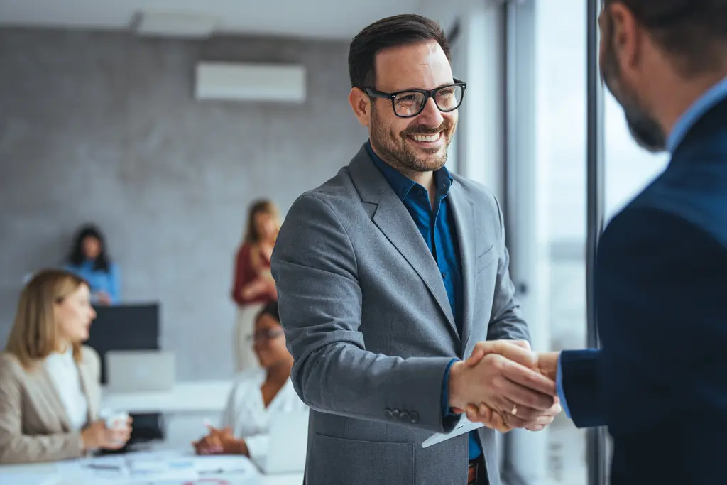 shutterstock_2265937125.webp Cultura organizzativa vincente: 6 strategie per leader efficaci